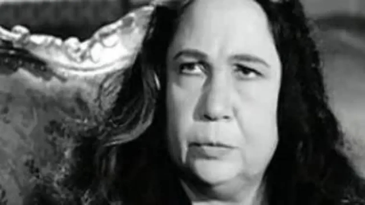 علوية جميل رائدة المسرح: حياة إبداعية أنهتها سنوات العزلة